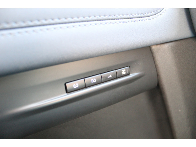 Land Rover Range Rover Evoque 1.5 P300e AWD Plug in hybride Panoramadak Schuifdak Groot Virtueel cockpit 360 Camera Navigatie Adaptive cruise control Elektr