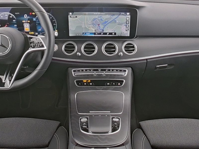 Mercedes-Benz E-Klasse 300 e Avantgarde Distronic WideScreen LED Camera