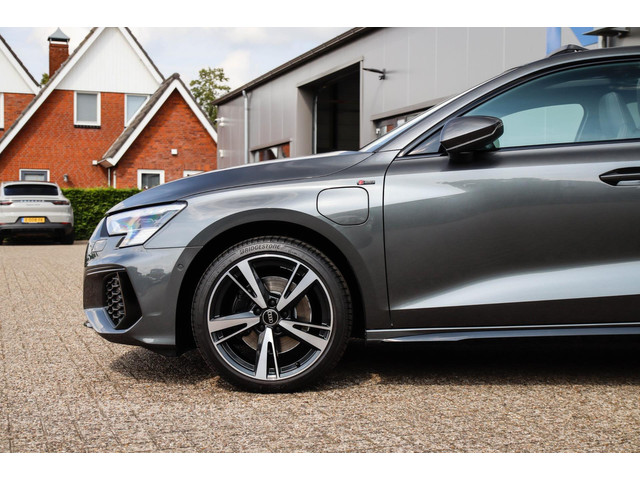 Audi A3 Sportback 40 TFSI e PHEV S Edition S-line 204pk S-Tronic! 1e|DLR|Panoramadak|Virtual Cockpit|Kuipstoelen|LED Matrix|Black