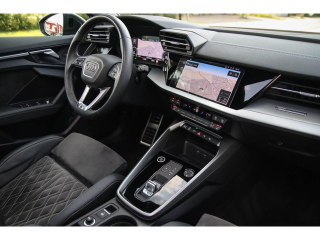 Audi A3 Sportback 40 TFSI e PHEV S Edition S-line 204pk S-Tronic! 1e|DLR|Panoramadak|Virtual Cockpit|Kuipstoelen|LED Matrix|Black