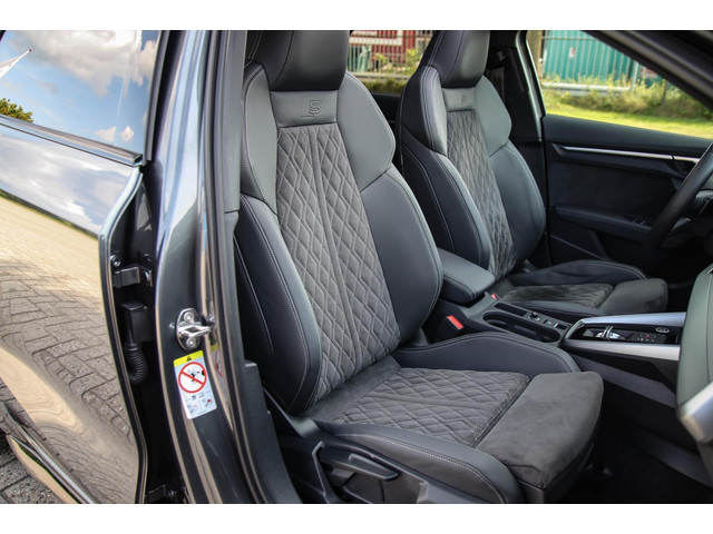 Audi A3 Sportback 40 TFSI e PHEV S Edition S-line 204pk S-Tronic! 1e|DLR|Panoramadak|Virtual Cockpit|Kuipstoelen|LED Matrix|Black