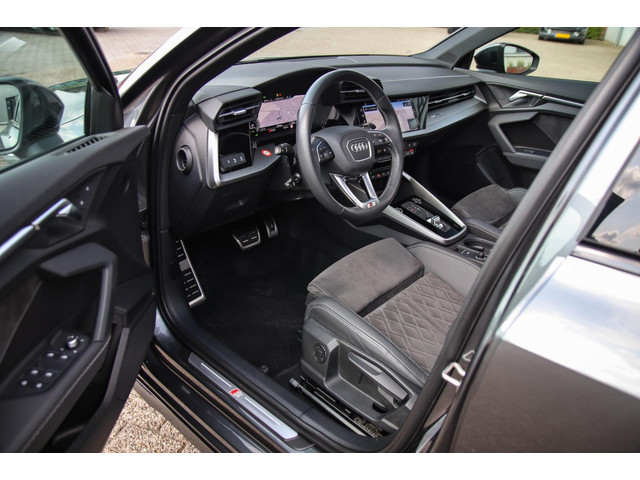 Audi A3 Sportback 40 TFSI e PHEV S Edition S-line 204pk S-Tronic! 1e|DLR|Panoramadak|Virtual Cockpit|Kuipstoelen|LED Matrix|Black