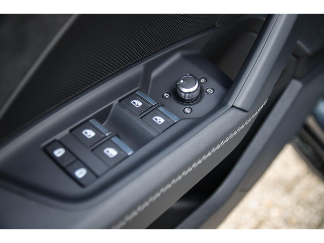 Audi A3 Sportback 40 TFSI e PHEV S Edition S-line 204pk S-Tronic! 1e|DLR|Panoramadak|Virtual Cockpit|Kuipstoelen|LED Matrix|Black