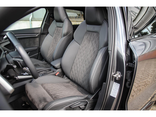 Audi A3 Sportback 40 TFSI e PHEV S Edition S-line 204pk S-Tronic! 1e|DLR|Panoramadak|Virtual Cockpit|Kuipstoelen|LED Matrix|Black