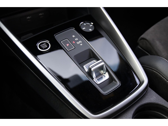 Audi A3 Sportback 40 TFSI e PHEV S Edition S-line 204pk S-Tronic! 1e|DLR|Panoramadak|Virtual Cockpit|Kuipstoelen|LED Matrix|Black