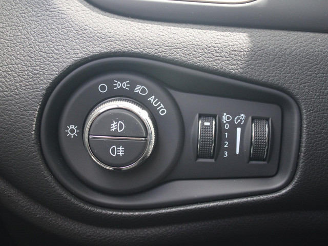 Jeep Renegade 4xe 240 Plug-in Hybrid Electric New Upland | Clima | Apple Carplay | Adapt. Cruise | Dakrails | Priv. Glass | LED | Navi | 17 |