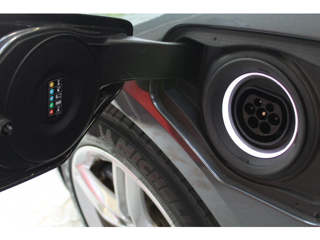 BMW 2 Serie Active Tourer 225xe M iPerformance High Executive - Cruise, Elek verw. voorstoelen, Airco, Navi, Pano!