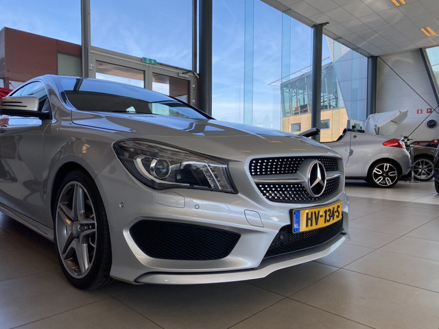 Mercedes-Benz CLA 180 Ambition,AMG Line,Automaat,Navigatie,Parkeerassistent,Trekhaak,Half Leder Alcantara,Climate&Cruisecontrol,Keyless Entry,Blue