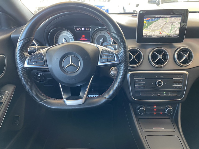 Mercedes-Benz CLA 180 Ambition,AMG Line,Automaat,Navigatie,Parkeerassistent,Trekhaak,Half Leder Alcantara,Climate&Cruisecontrol,Keyless Entry,Blue