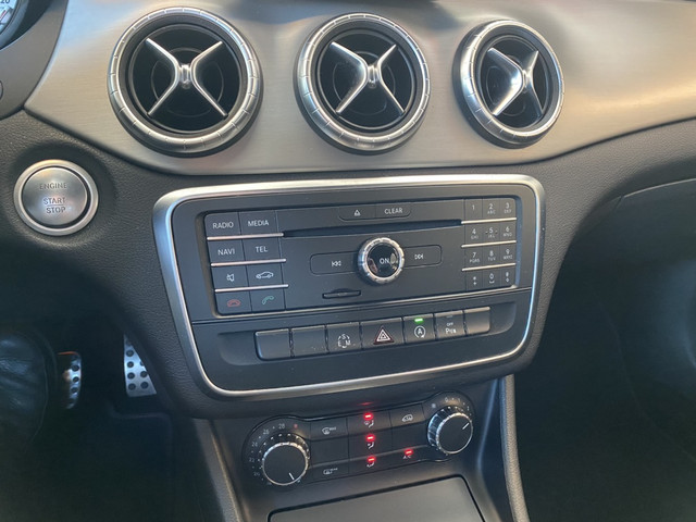 Mercedes-Benz CLA 180 Ambition,AMG Line,Automaat,Navigatie,Parkeerassistent,Trekhaak,Half Leder Alcantara,Climate&Cruisecontrol,Keyless Entry,Blue