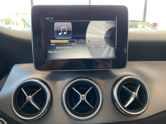 Mercedes-Benz CLA 180 Ambition,AMG Line,Automaat,Navigatie,Parkeerassistent,Trekhaak,Half Leder Alcantara,Climate&Cruisecontrol,Keyless Entry,Blue