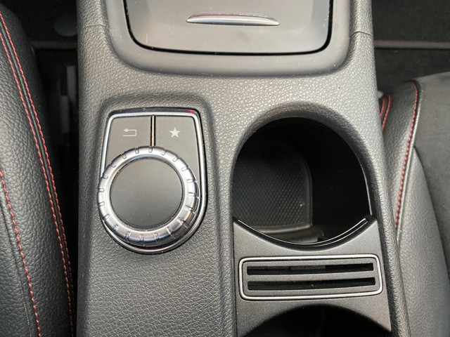 Mercedes-Benz CLA 180 Ambition,AMG Line,Automaat,Navigatie,Parkeerassistent,Trekhaak,Half Leder Alcantara,Climate&Cruisecontrol,Keyless Entry,Blue