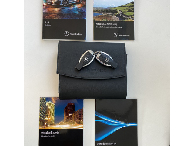 Mercedes-Benz CLA 180 Ambition,AMG Line,Automaat,Navigatie,Parkeerassistent,Trekhaak,Half Leder Alcantara,Climate&Cruisecontrol,Keyless Entry,Blue