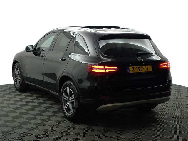 Mercedes-Benz GLC 220 d 4MATIC AMG Premium Plus Aut- Panoramadak, 360 Camera, Sfeerverlichting, Ada Cruise, Elek Trekhaak, Leder Sport Interieur