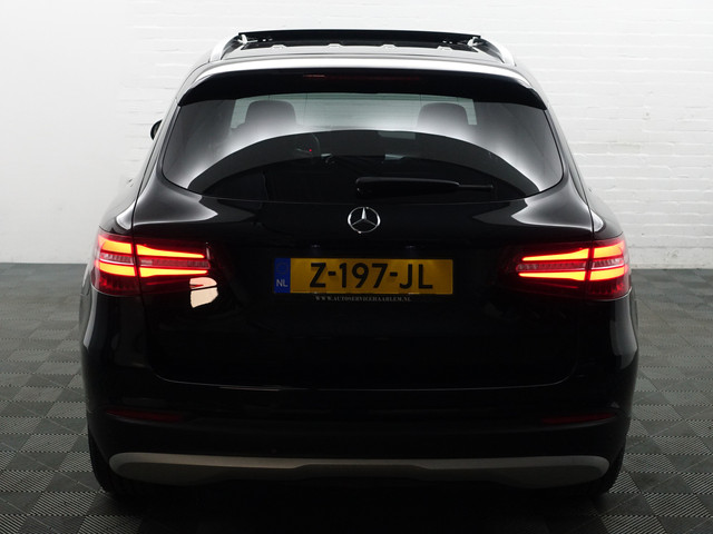 Mercedes-Benz GLC 220 d 4MATIC AMG Premium Plus Aut- Panoramadak, 360 Camera, Sfeerverlichting, Ada Cruise, Elek Trekhaak, Leder Sport Interieur