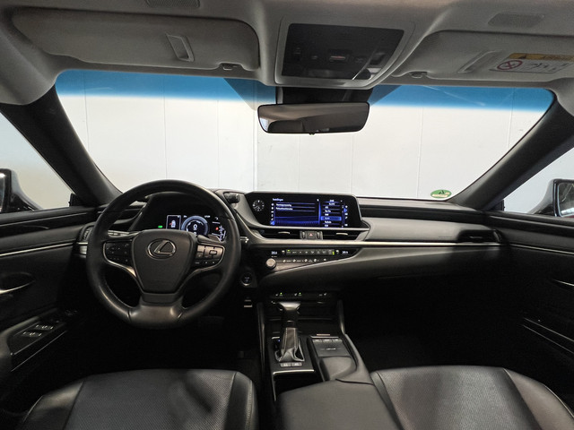 Lexus ES 300h Business Line | Luxueuze uitvoering | LM Velgen 19 | Elektrisch Glazen Panoramadak | Voorstoelen Stuurwiel Verwarmd |
