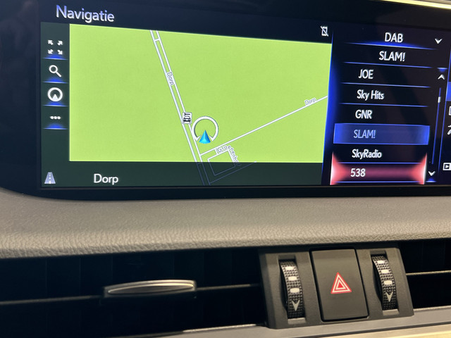 Lexus ES 300h Business Line | Luxueuze uitvoering | LM Velgen 19 | Elektrisch Glazen Panoramadak | Voorstoelen Stuurwiel Verwarmd |