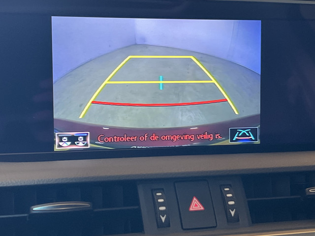 Lexus ES 300h Business Line | Luxueuze uitvoering | LM Velgen 19 | Elektrisch Glazen Panoramadak | Voorstoelen Stuurwiel Verwarmd |