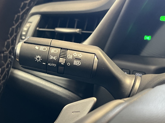 Lexus ES 300h Business Line | Luxueuze uitvoering | LM Velgen 19 | Elektrisch Glazen Panoramadak | Voorstoelen Stuurwiel Verwarmd |