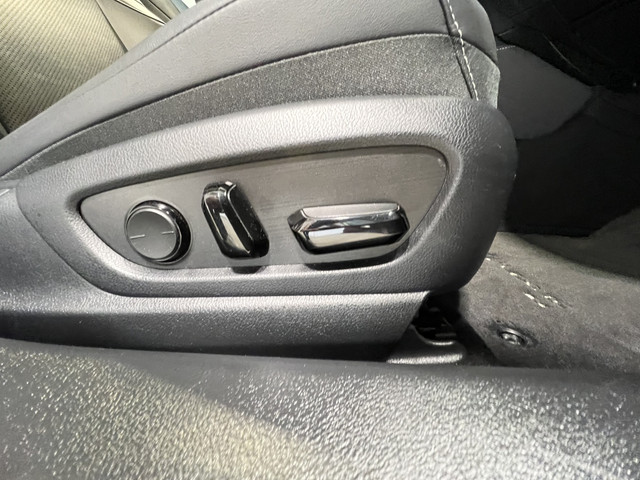 Lexus ES 300h Business Line | Luxueuze uitvoering | LM Velgen 19 | Elektrisch Glazen Panoramadak | Voorstoelen Stuurwiel Verwarmd |