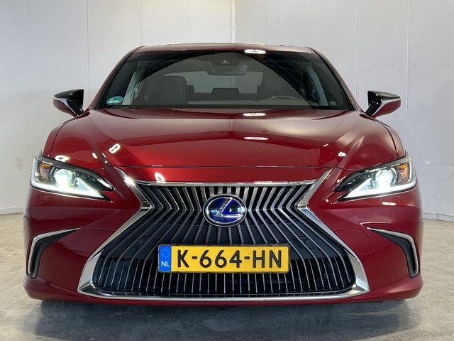 Lexus ES 300h Business Line | Luxueuze uitvoering | LM Velgen 19 | Elektrisch Glazen Panoramadak | Voorstoelen Stuurwiel Verwarmd |