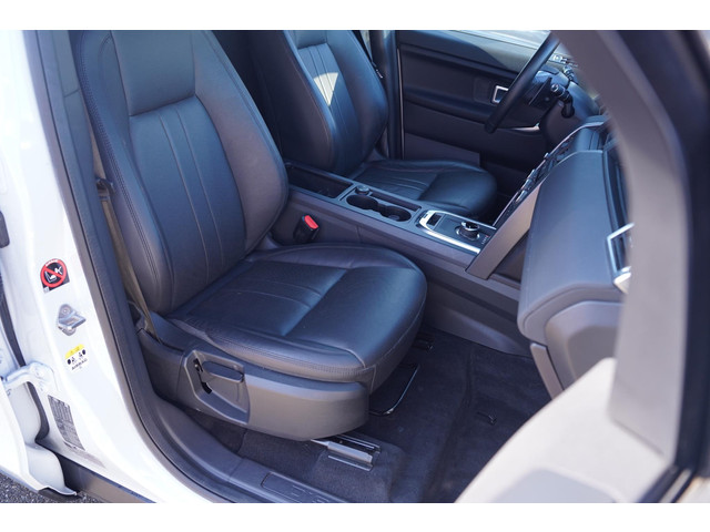 Land Rover Discovery Sport 2.0 TD4 180 PK Landmark Grijs Kenteken 2-Zits Navi Marge Auto, Panoramadak, Cruise control, Trekhaak 2200 kg
