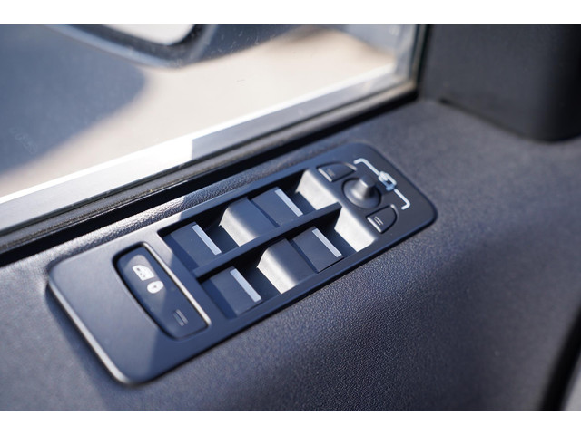 Land Rover Discovery Sport 2.0 TD4 180 PK Landmark Grijs Kenteken 2-Zits Navi Marge Auto, Panoramadak, Cruise control, Trekhaak 2200 kg