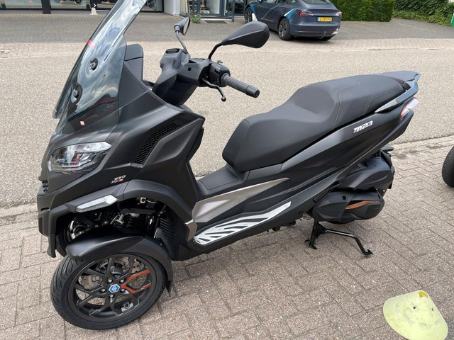 piaggio-mp3-530-hpe-advance-exclusive-piaggio--mp3-530-hpe-advance-exclusive-primeur-28-stuks-400--530-op-voorraad-