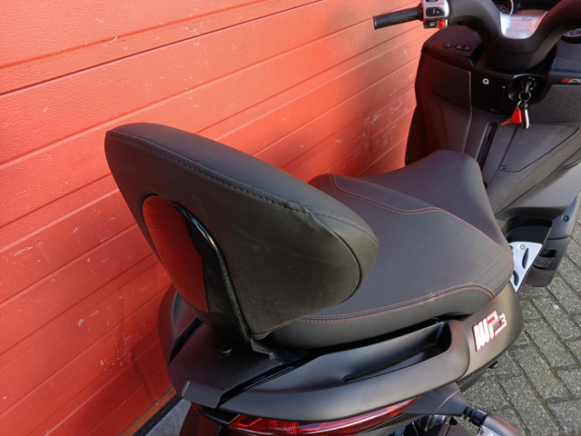 Piaggio MP3 300 HPE ABS Sport 15 stuks nieuw en gebruikt ! Piaggio  MP3 300 HPE ABS Sport 15 stuks nieuw en gebruikt !