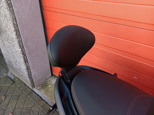 Piaggio MP3 300 HPE ABS Sport 15 stuks nieuw en gebruikt ! Piaggio  MP3 300 HPE ABS Sport 15 stuks nieuw en gebruikt !