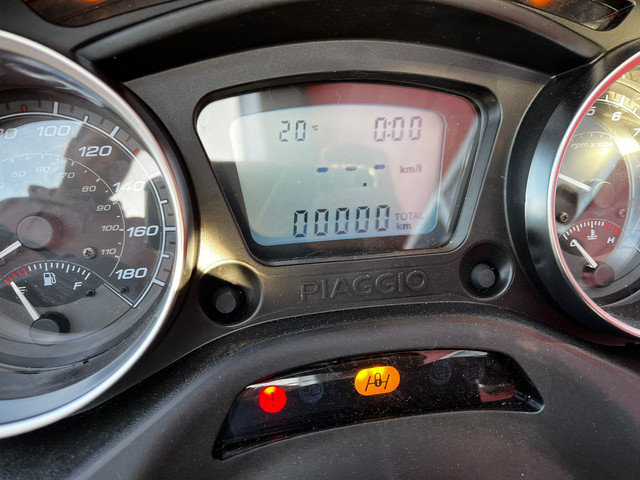 Piaggio MP3 300 HPE Sport 15 stuks nieuw en gebruikt ! Piaggio  MP3 300 HPE Sport 15 stuks nieuw en gebruikt !