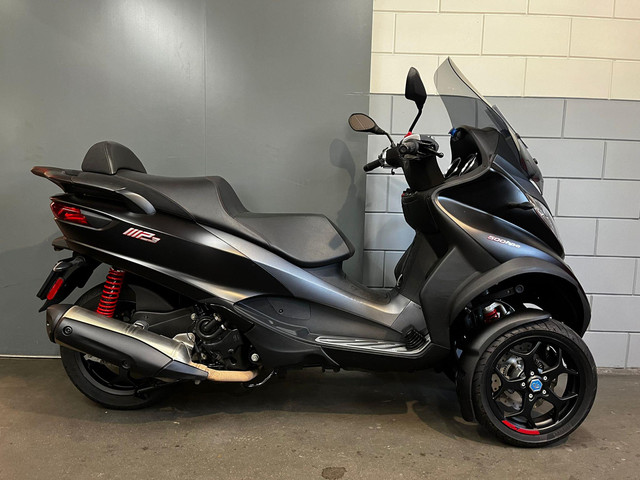 Piaggio MP3 500 HPE Sport Advance Piaggio 500 MP3 HPE Sport MET ACHTERUIT RIJDEN