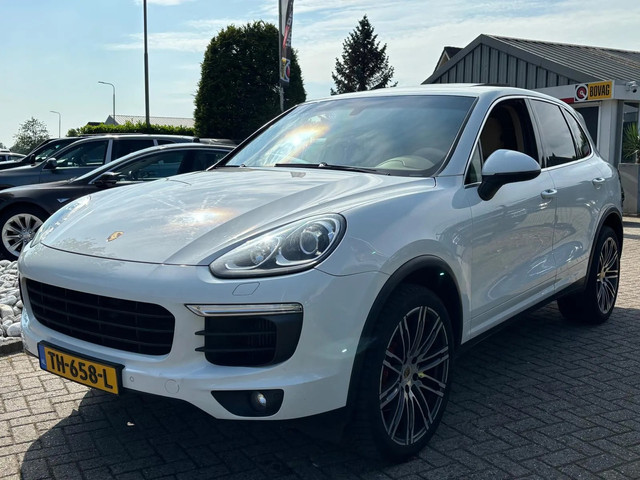 porsche-cayenne-3.0d-2015-wit-panoramadak-luchtvering