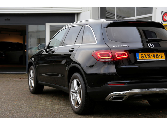 Mercedes-Benz GLC 300e 4MATIC PHEV Plug in hybride*BTW*1ste Eig*Perfect Onderh.*Elek. Trekhaak Act. Remass. Parkeerass. LED Stoelverw. Cruise-Cont