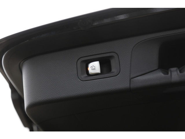 Mercedes-Benz GLC 300e 4MATIC PHEV Plug in hybride*BTW*1ste Eig*Perfect Onderh.*Elek. Trekhaak Act. Remass. Parkeerass. LED Stoelverw. Cruise-Cont