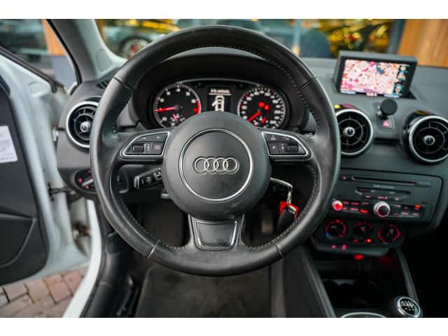 Audi A1 1.2 TFSI Connect Stoelverwarming cruisecontrol