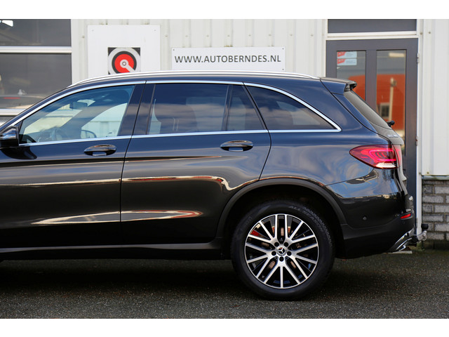 Mercedes-Benz GLC 300e Plug in hybride PHEV 4MATIC Luxury*NL-Auto*Perfect MB Onderh.*1ste Eig*Elek. Trekhaak Elek. Klep Digi.Klokken Standkachel C