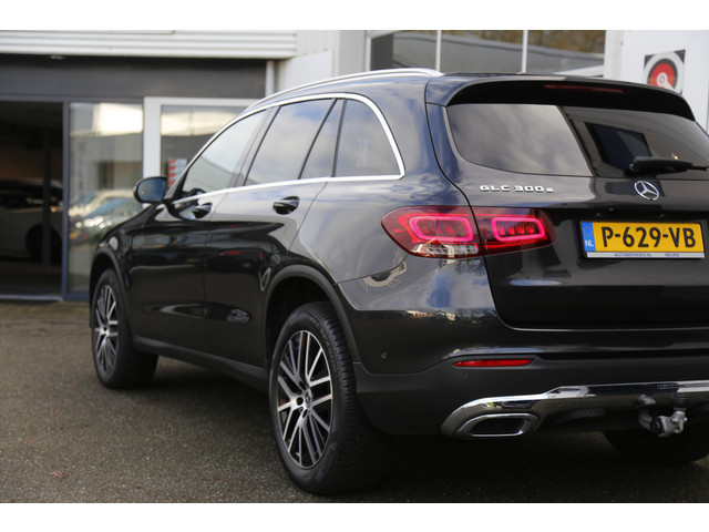 Mercedes-Benz GLC 300e Plug in hybride PHEV 4MATIC Luxury*NL-Auto*Perfect MB Onderh.*1ste Eig*Elek. Trekhaak Elek. Klep Digi.Klokken Standkachel C