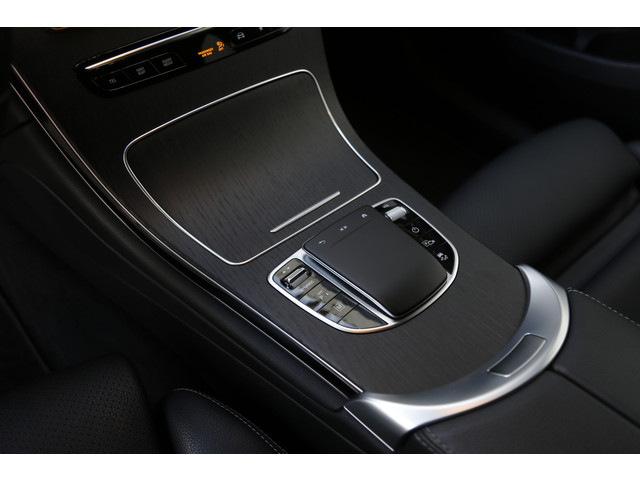Mercedes-Benz GLC 300e Plug in hybride PHEV 4MATIC Luxury*NL-Auto*Perfect MB Onderh.*1ste Eig*Elek. Trekhaak Elek. Klep Digi.Klokken Standkachel C