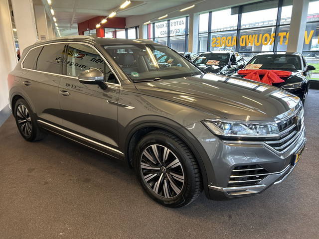volkswagen-touareg-3.0-tsi-ehybrid-4motion---panoramadak---elek.-inklapbare-trekhaak---btw-auto---adaptieve-cruise-control---keyless---lederen-bekl