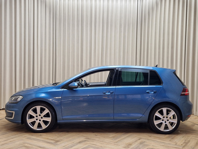 volkswagen-e-golf-leder-warmtepomp---stoelverwarming---adapt.-cruise---led---keyless---dynaudio---camera---navigatie---lmv