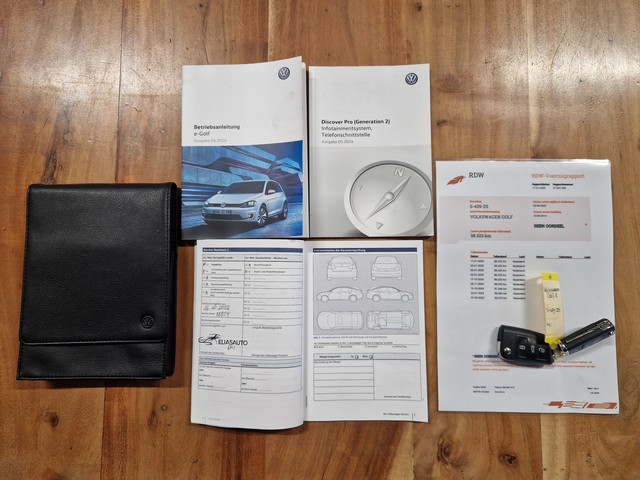 Volkswagen e-Golf *Leder* Warmtepomp Stoelverwarming Adapt. Cruise LED Keyless Dynaudio Camera Navigatie LMV