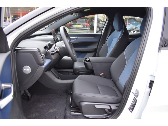 Volvo EX30 Extended Range Plus 69 kWh | 6000,- korting | Climate Pack | Apple Carplay | H&K | Camera | 19'LMV | ACC