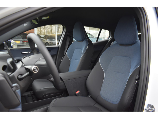 Volvo EX30 Extended Range Plus 69 kWh | 6000,- korting | Climate Pack | Apple Carplay | H&K | Camera | 19'LMV | ACC