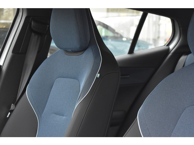 Volvo EX30 Extended Range Plus 69 kWh | 6000,- korting | Climate Pack | Apple Carplay | H&K | Camera | 19'LMV | ACC