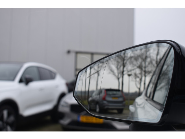 Volvo EX30 Extended Range Plus 69 kWh | 6000,- korting | Climate Pack | Apple Carplay | H&K | Camera | 19'LMV | ACC