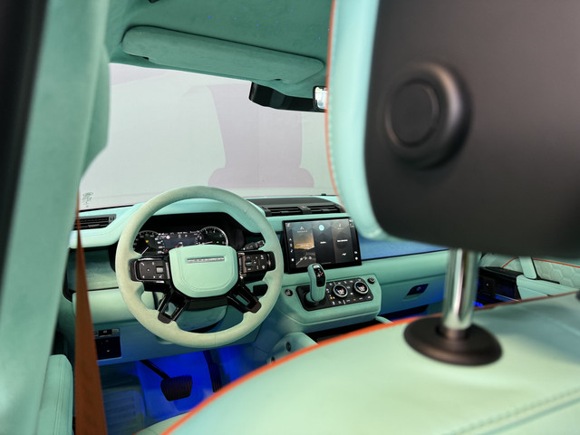 Land Rover Defender 2.0 P400e 110 X✅Customized Signature Car✅UNIEK✅Custom Interieur✅Stoelventilatie✅URBAN✅Meridian✅Panoramadak✅