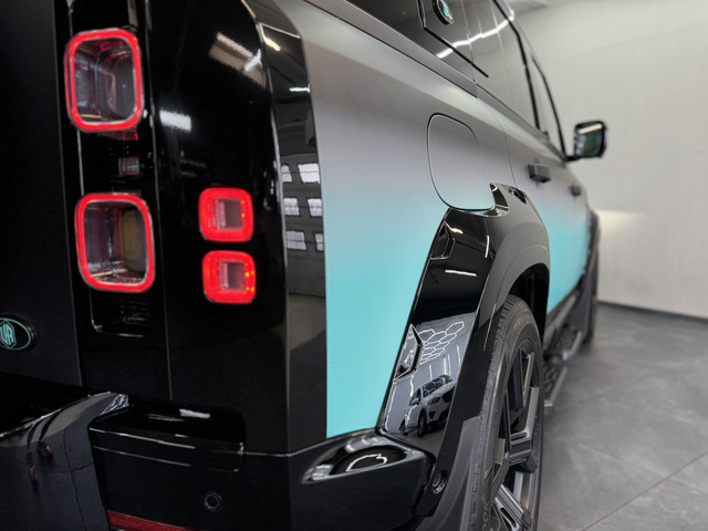 Land Rover Defender 2.0 P400e 110 X✅Customized Signature Car✅UNIEK✅Custom Interieur✅Stoelventilatie✅URBAN✅Meridian✅Panoramadak✅