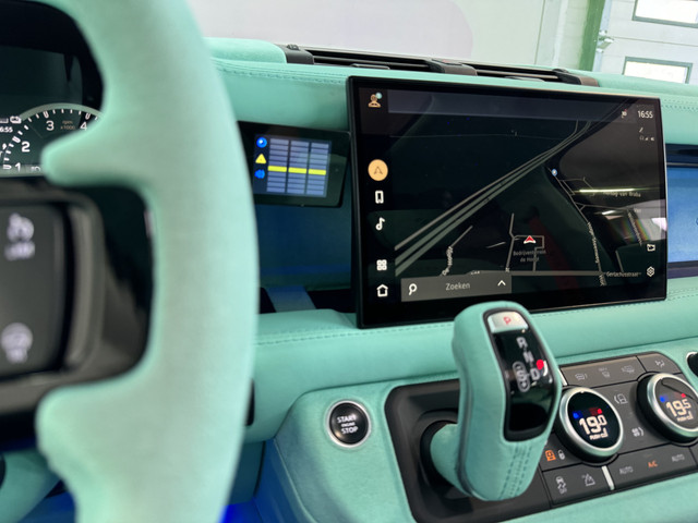 Land Rover Defender 2.0 P400e 110 X✅Customized Signature Car✅UNIEK✅Custom Interieur✅Stoelventilatie✅URBAN✅Meridian✅Panoramadak✅
