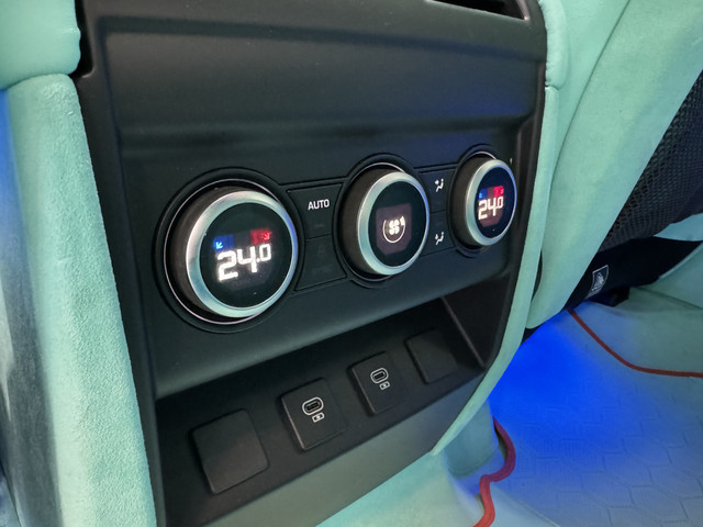 Land Rover Defender 2.0 P400e 110 X✅Customized Signature Car✅UNIEK✅Custom Interieur✅Stoelventilatie✅URBAN✅Meridian✅Panoramadak✅